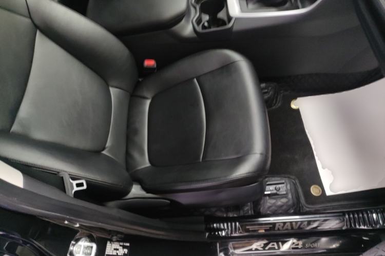 Used Toyota RAV4 2022 Dual-Engine 2.5L E-CVT Two-Wheel Drive Elite Edition Right Front Seat