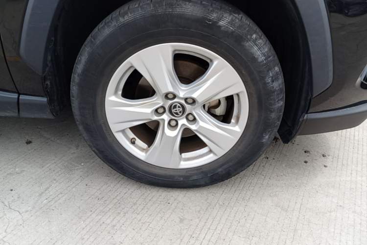 Used Toyota RAV4 2022 2.0L CVT Two-Wheel Drive Urban Edition Right Front Wheel Hub
