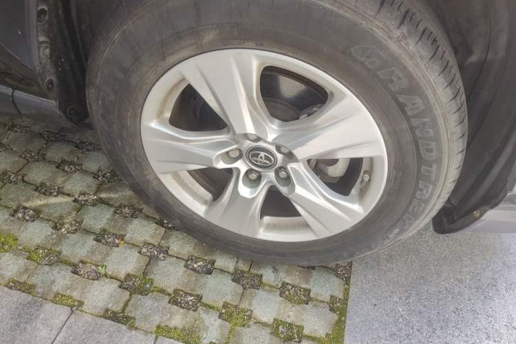 Used Toyota RAV4 2022 2.0L CVT Two-Wheel Drive Urban Edition Right Front Wheel Hub
