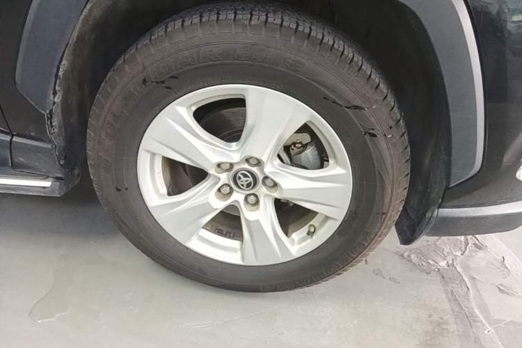 Used Toyota RAV4 2022 2.0L CVT Two-Wheel Drive Urban Edition Right Front Wheel Hub