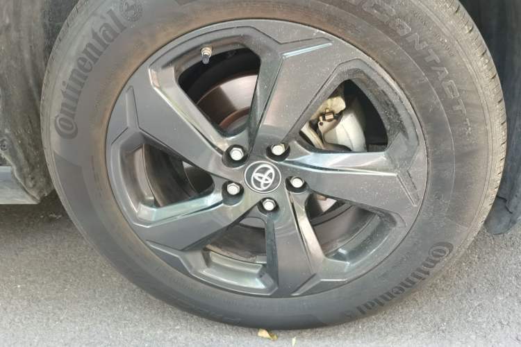 Used Toyota RAV4 2022 2.0L CVT 4x4 Style Plus Edition Right Front Wheel Hub
