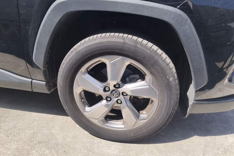Used Toyota RAV4 2022 2.0L CVT Two-Wheel Drive Fashion Plus Edition Right Front Wheel Hub