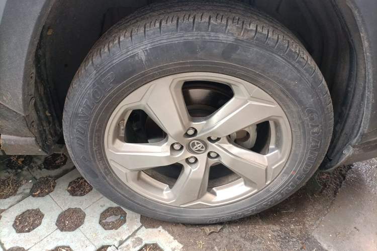 Used Toyota RAV4 2022 2.0L CVT Two-Wheel Drive Fashion Edition Right Front Wheel Hub