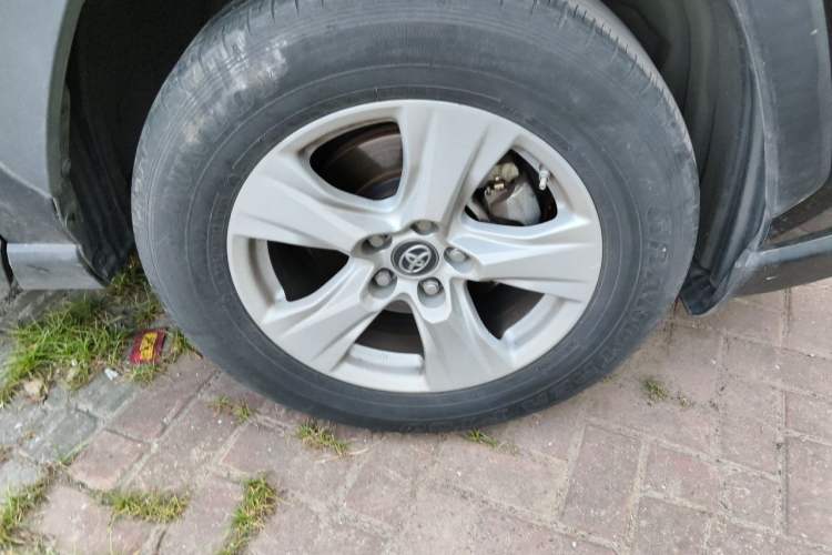 Used Toyota RAV4 2022 2.0L CVT Two-Wheel Drive Urban Edition Right Front Wheel Hub