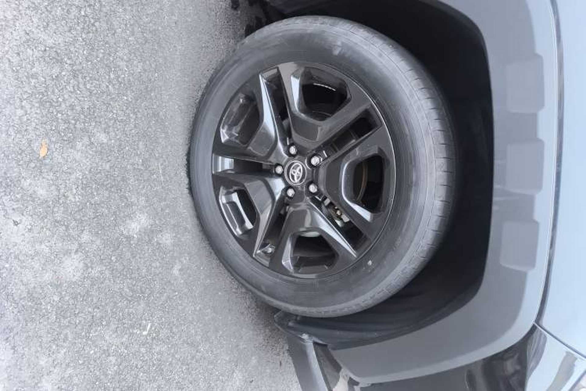 Used Toyota RAV4 2022 2.0L CVT Four-Wheel Drive Premium Edition Right Front Wheel Hub