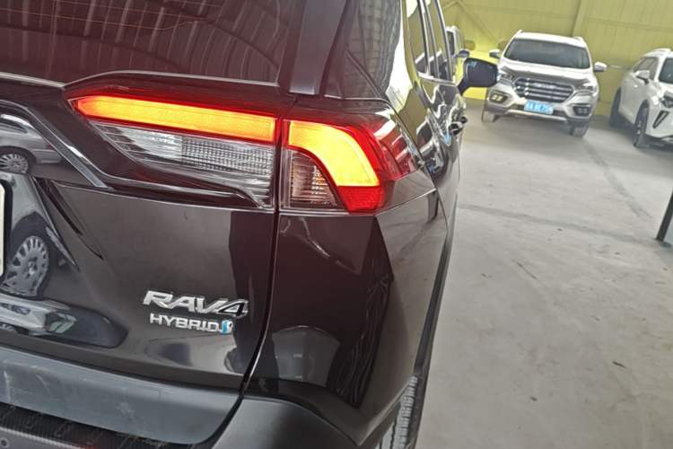 Used Toyota RAV4 2022 Dual-Engine 2.5L E-CVT Four-Wheel Drive Elite Plus Edition Right Rear Taillight