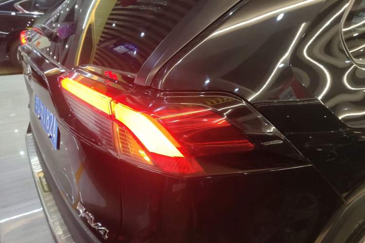 Used Toyota RAV4 2022 2.0L CVT Two-Wheel Drive Fashion Plus Edition Right Rear Taillight