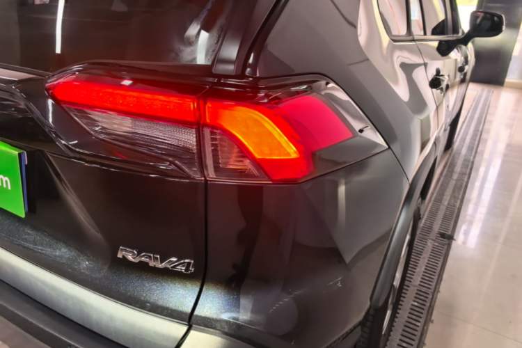 Used Toyota RAV4 2022 2.0L CVT Two-Wheel Drive Fashion Edition Right Rear Taillight