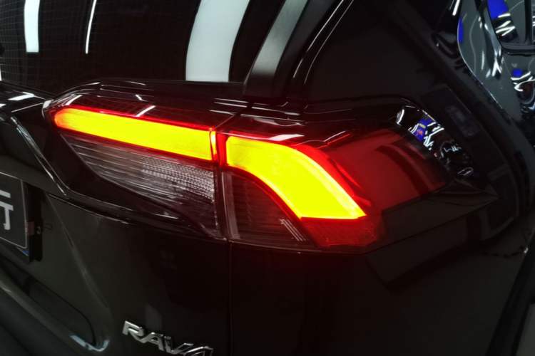Used Toyota RAV4 2022 2.0L CVT Two-Wheel Drive Fashion Edition Right Rear Taillight