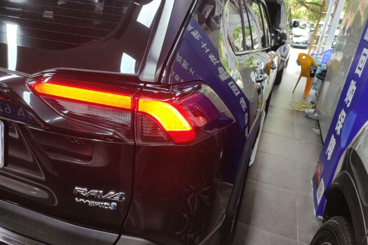 Used Toyota RAV4 2022 Dual-Engine 2.5L E-CVT Two-Wheel Drive Elite Edition Right Rear Taillight