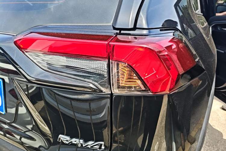 Used Toyota RAV4 2022 2.0L CVT Two-Wheel Drive Fashion Plus Edition Right Rear Taillight