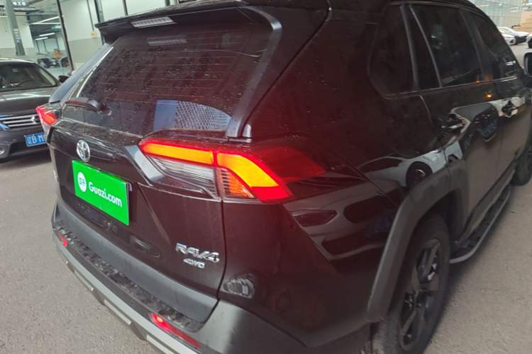 Used Toyota RAV4 2022 2.0L CVT 4x4 Style Plus Edition Right Rear Taillight
