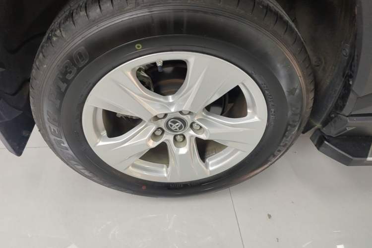 Used Toyota RAV4 2022 2.0L CVT Two-Wheel Drive Urban Edition Right Rear Wheel Hub