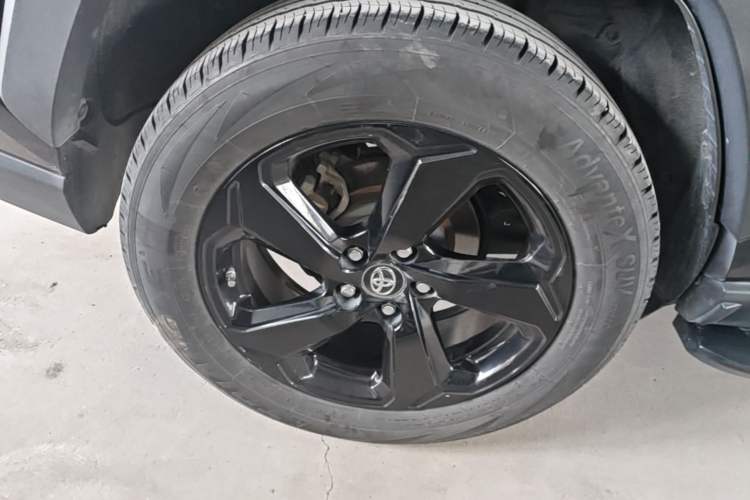 Used Toyota RAV4 2022 Dual-Engine 2.5L E-CVT Four-Wheel Drive Elite Plus Edition Right Rear Wheel Hub