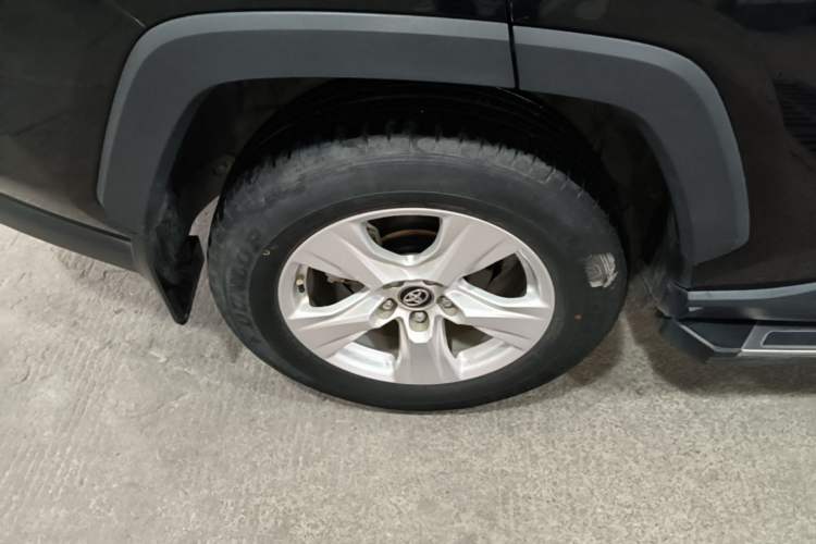 Used Toyota RAV4 2022 2.0L CVT Two-Wheel Drive Urban Edition Right Rear Wheel Hub
