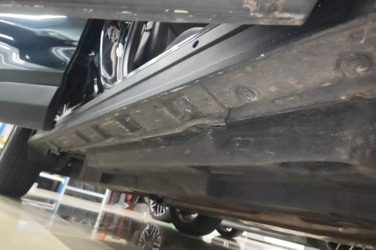 Used Toyota RAV4 2022 2.0L CVT Two-Wheel Drive Fashion Plus Edition Right Side Sill