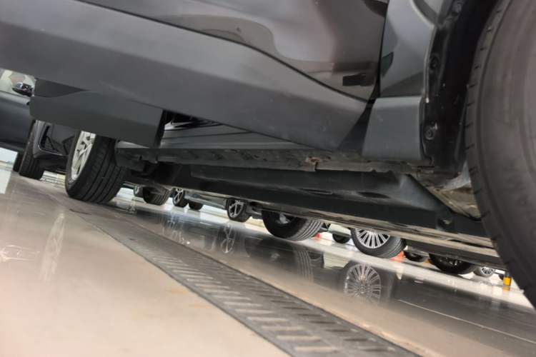Used Toyota RAV4 2022 2.0L CVT Two-Wheel Drive Fashion Edition Right Side Sill