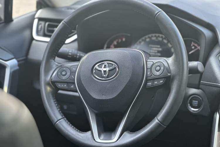 Used Toyota RAV4 2022 2.0L CVT Two-Wheel Drive Fashion Plus Edition Steering Wheel