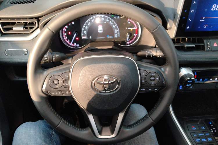 Used Toyota RAV4 2022 2.0L CVT 4x4 Style Plus Edition Steering Wheel