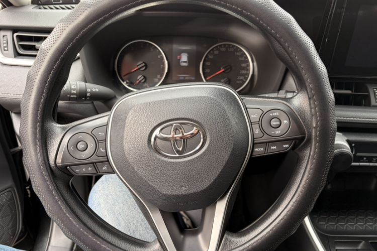 Used Toyota RAV4 2022 2.0L CVT Two-Wheel Drive Urban Edition Steering Wheel