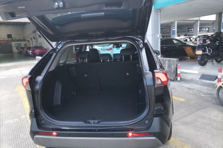 Used Toyota RAV4 2022 2.0L CVT Two-Wheel Drive Fashion Edition Trunk