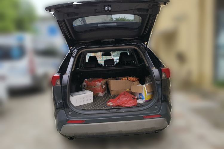 Used Toyota RAV4 2022 2.0L CVT Two-Wheel Drive Fashion Edition Trunk