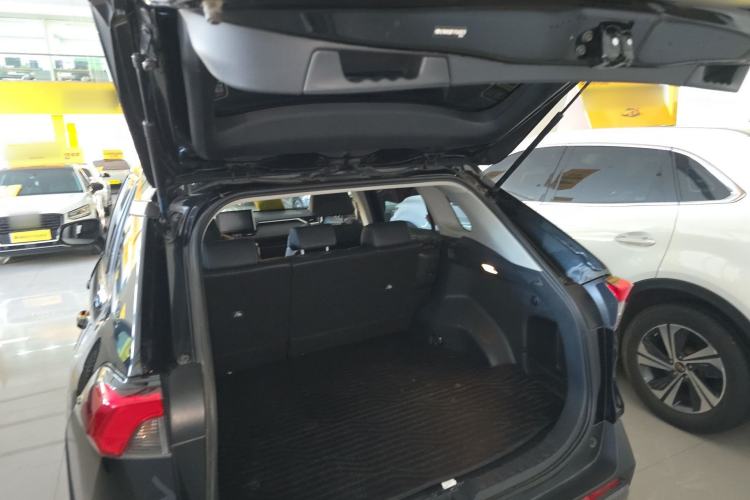 Used Toyota RAV4 2022 2.0L CVT Two-Wheel Drive Fashion Plus Edition Trunk