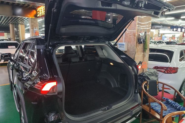 Used Toyota RAV4 2022 2.0L CVT Two-Wheel Drive Fashion Edition Trunk