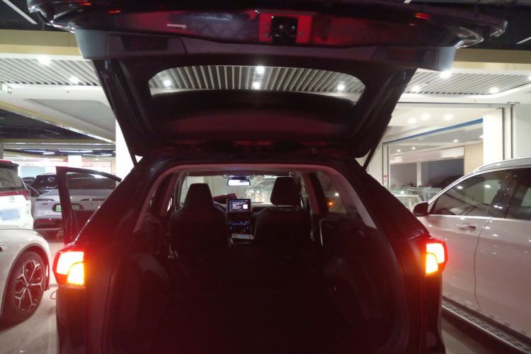 Used Toyota RAV4 2022 2.0L CVT Two-Wheel Drive Fashion Plus Edition Trunk