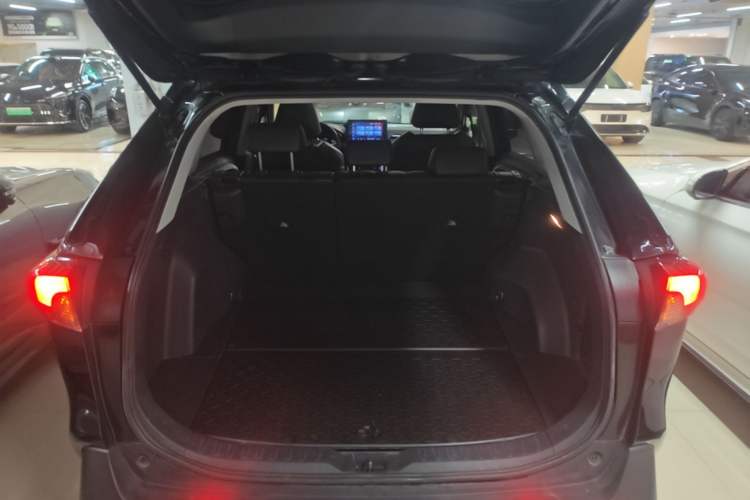 Used Toyota RAV4 2022 2.0L CVT Two-Wheel Drive Fashion Plus Edition Trunk