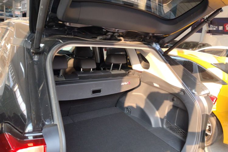 Used Toyota RAV4 2022 2.0L CVT 4x4 Style Plus Edition Trunk