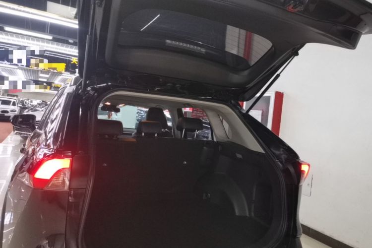 Used Toyota RAV4 2022 2.0L CVT Two-Wheel Drive Fashion Edition Trunk