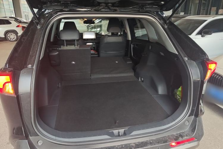 Used Toyota RAV4 2022 2.0L CVT 4x4 Style Plus Edition Trunk