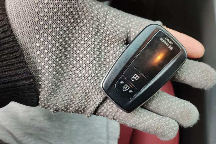 Used Toyota RAV4 2022 2.0L CVT Two-Wheel Drive Fashion Plus Edition Vehicle Key