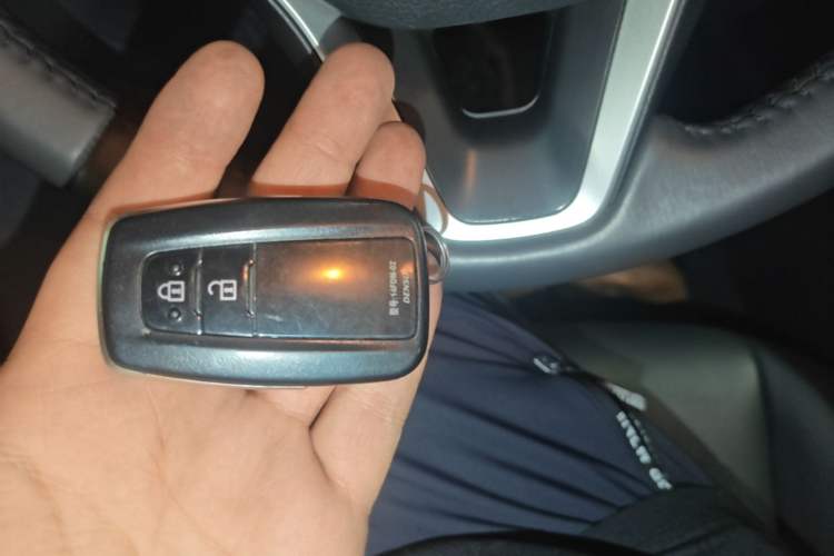 Used Toyota RAV4 2022 2.0L CVT Two-Wheel Drive Fashion Plus Edition Vehicle Key