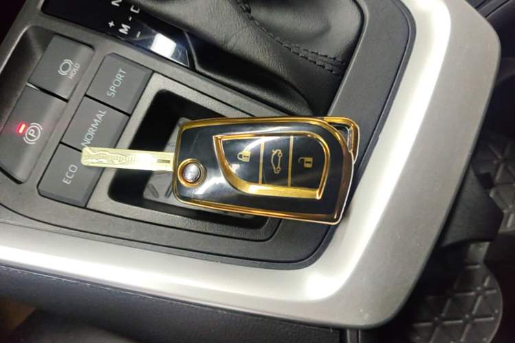 Used Toyota RAV4 2022 2.0L CVT Two-Wheel Drive Urban Edition Vehicle Key