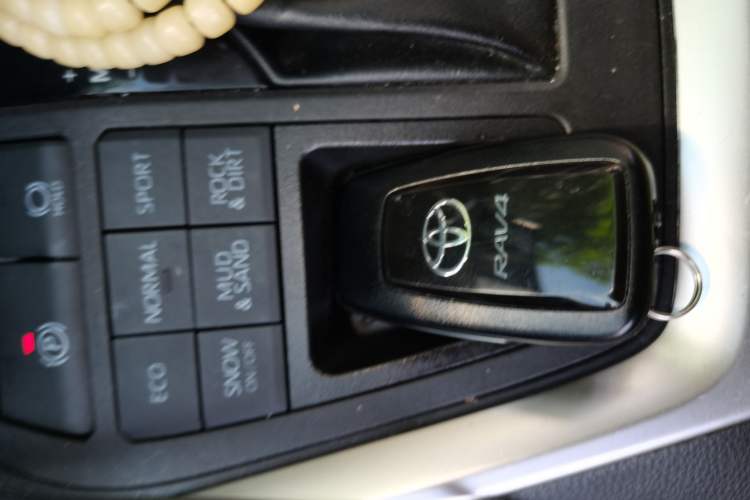 Used Toyota RAV4 2022 2.0L CVT 4x4 Style Plus Edition Vehicle Key