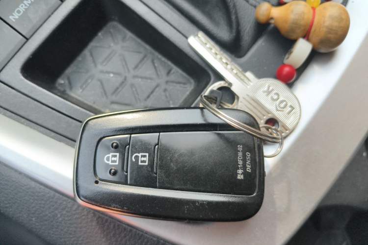 Used Toyota RAV4 2022 2.0L CVT Two-Wheel Drive Fashion Plus Edition Vehicle Key