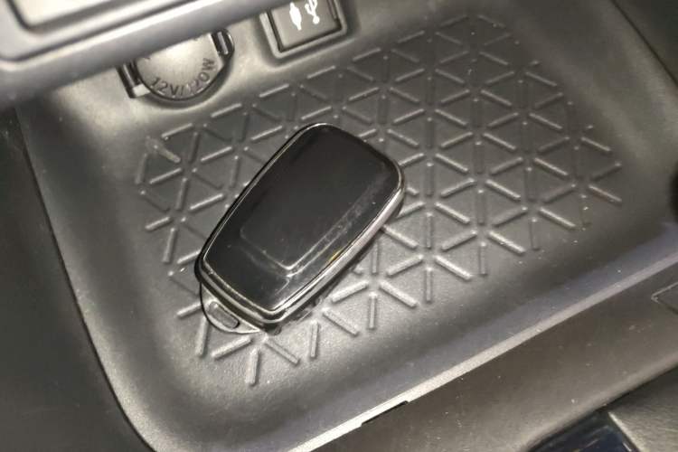 Used Toyota RAV4 2022 2.0L CVT Two-Wheel Drive Fashion Plus Edition Vehicle Key