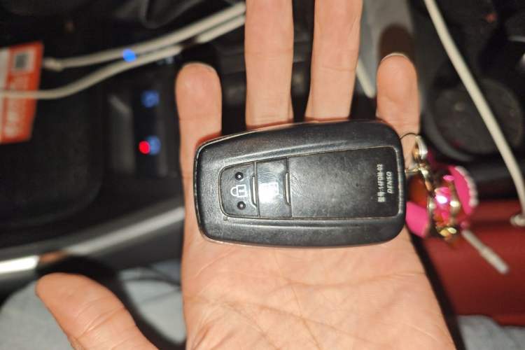Used Toyota RAV4 2022 2.0L CVT Two-Wheel Drive Fashion Edition Vehicle Key