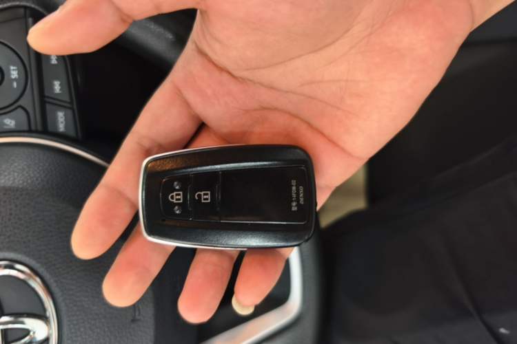 Used Toyota RAV4 2022 2.0L CVT Two-Wheel Drive Fashion Edition Vehicle Key