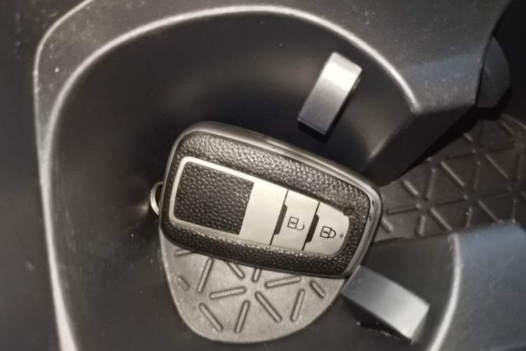 Used Toyota RAV4 2022 2.0L CVT Two-Wheel Drive Fashion Edition Vehicle Key