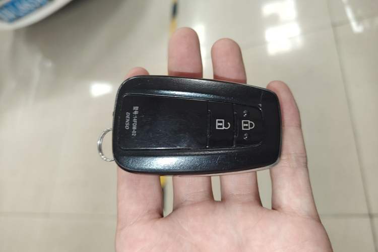 Used Toyota RAV4 2022 2.0L CVT Two-Wheel Drive Fashion Edition Vehicle Key