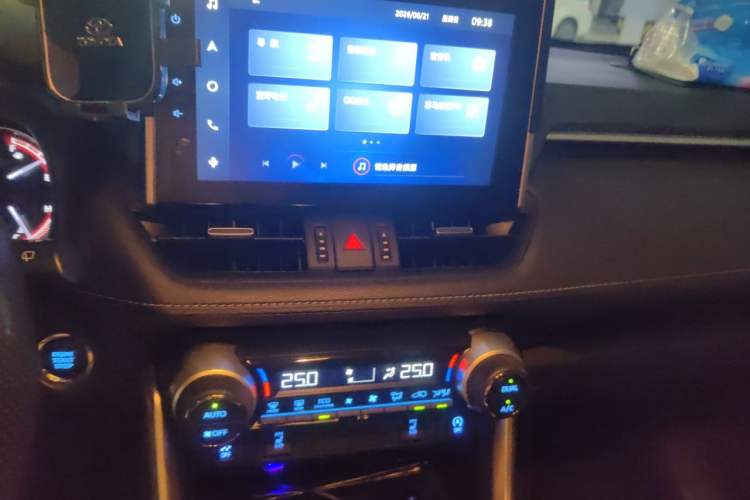 Used Toyota RAV4 2022 2.0L CVT Two-Wheel Drive Fashion Plus Edition Audio And AC Panel