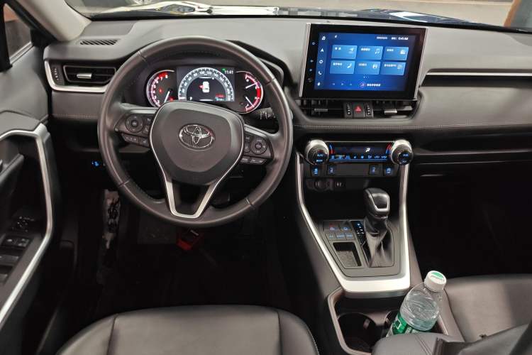 Used Toyota RAV4 2022 2.0L CVT Two-Wheel Drive Fashion Plus Edition Center Console