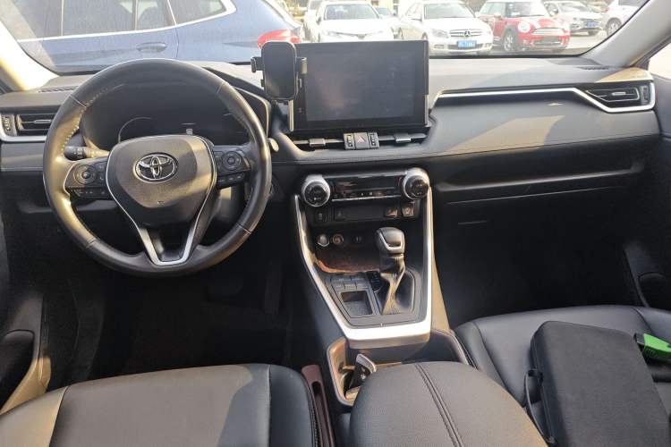 Used Toyota RAV4 2022 2.0L CVT Two-Wheel Drive Prestige Edition Center Console