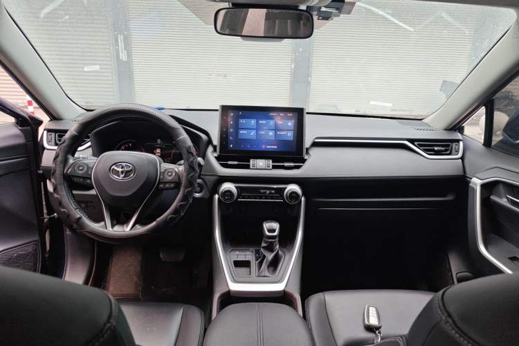 Used Toyota RAV4 2022 2.0L CVT Two-Wheel Drive Fashion Plus Edition Center Console