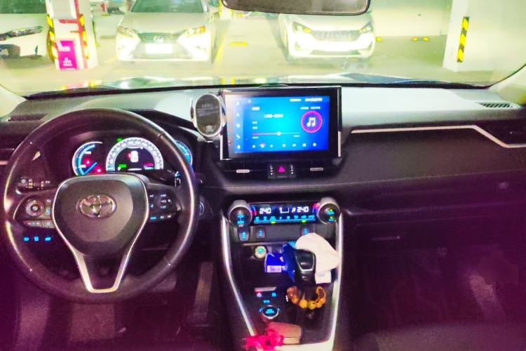 Used Toyota RAV4 2022 Dual-Engine 2.5L E-CVT Four-Wheel Drive Elite Plus Edition Center Console