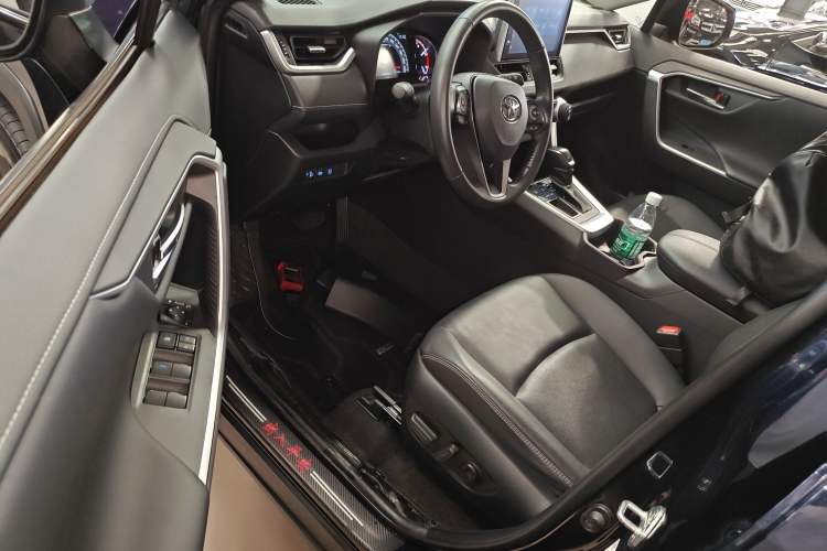 Used Toyota RAV4 2022 2.0L CVT Two-Wheel Drive Fashion Plus Edition Driver Seat