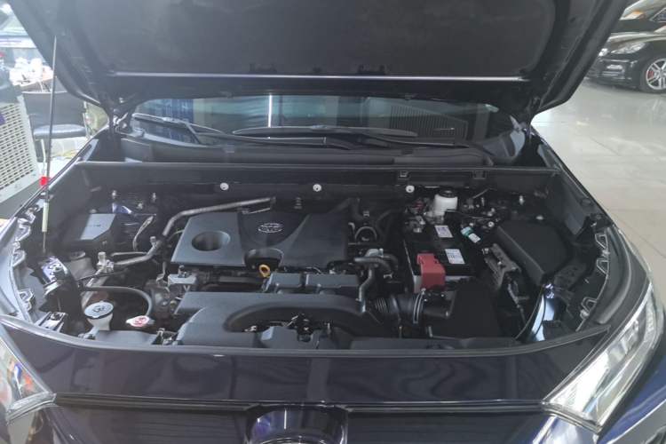 Used Toyota RAV4 2022 2.0L CVT Two-Wheel Drive Fashion Edition Engine Bay